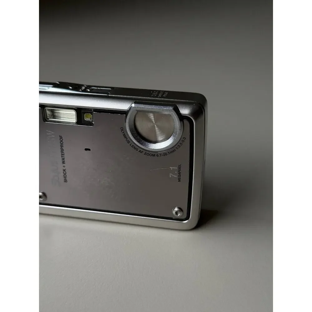 Olympus Stylus 770 SW Shock Waterproof y2k Digital Camera 7.1 MP w/Bag WORKS
